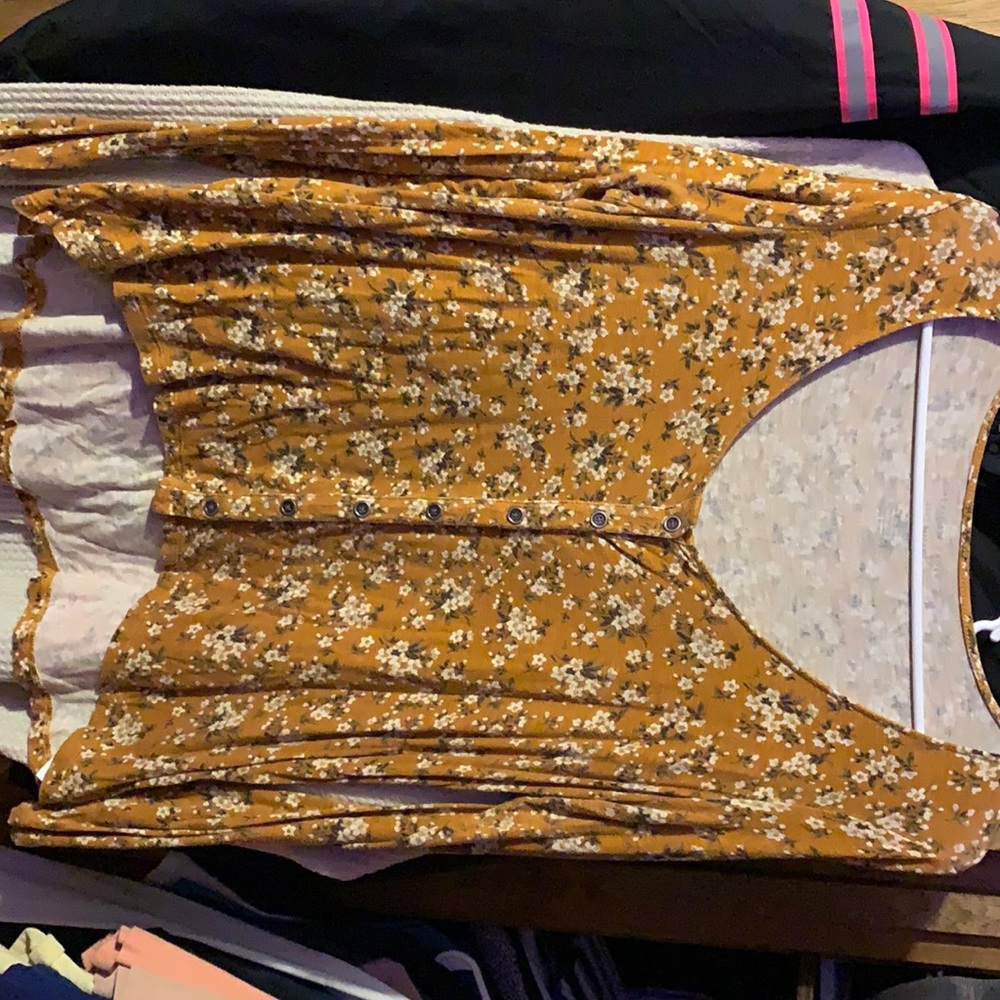 American Eagle shirt size medium